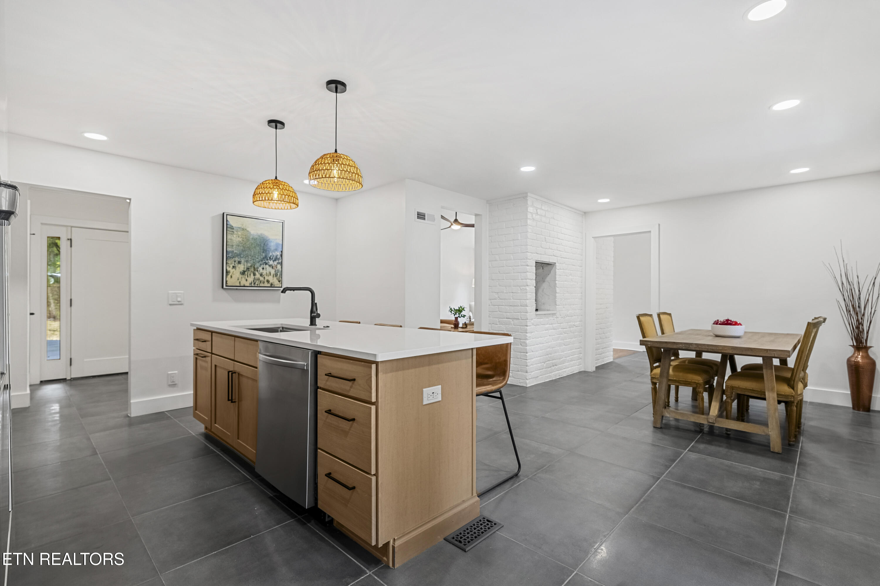 5409 SW Mockingbird Drive