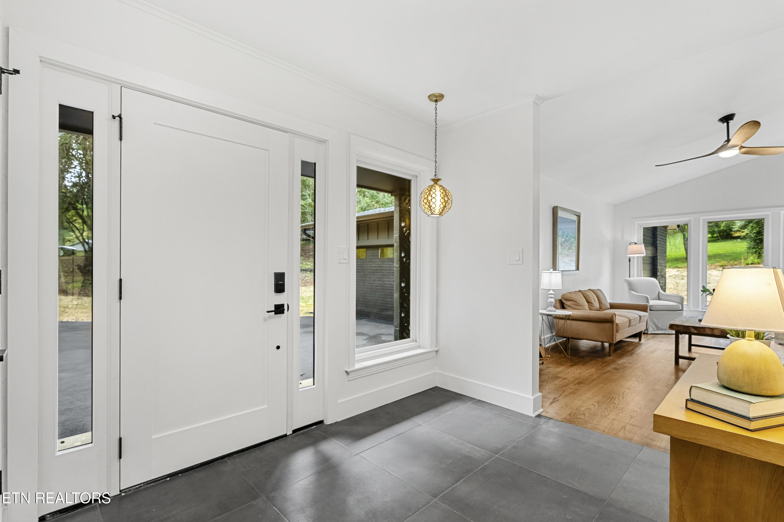 5409 SW Mockingbird Drive