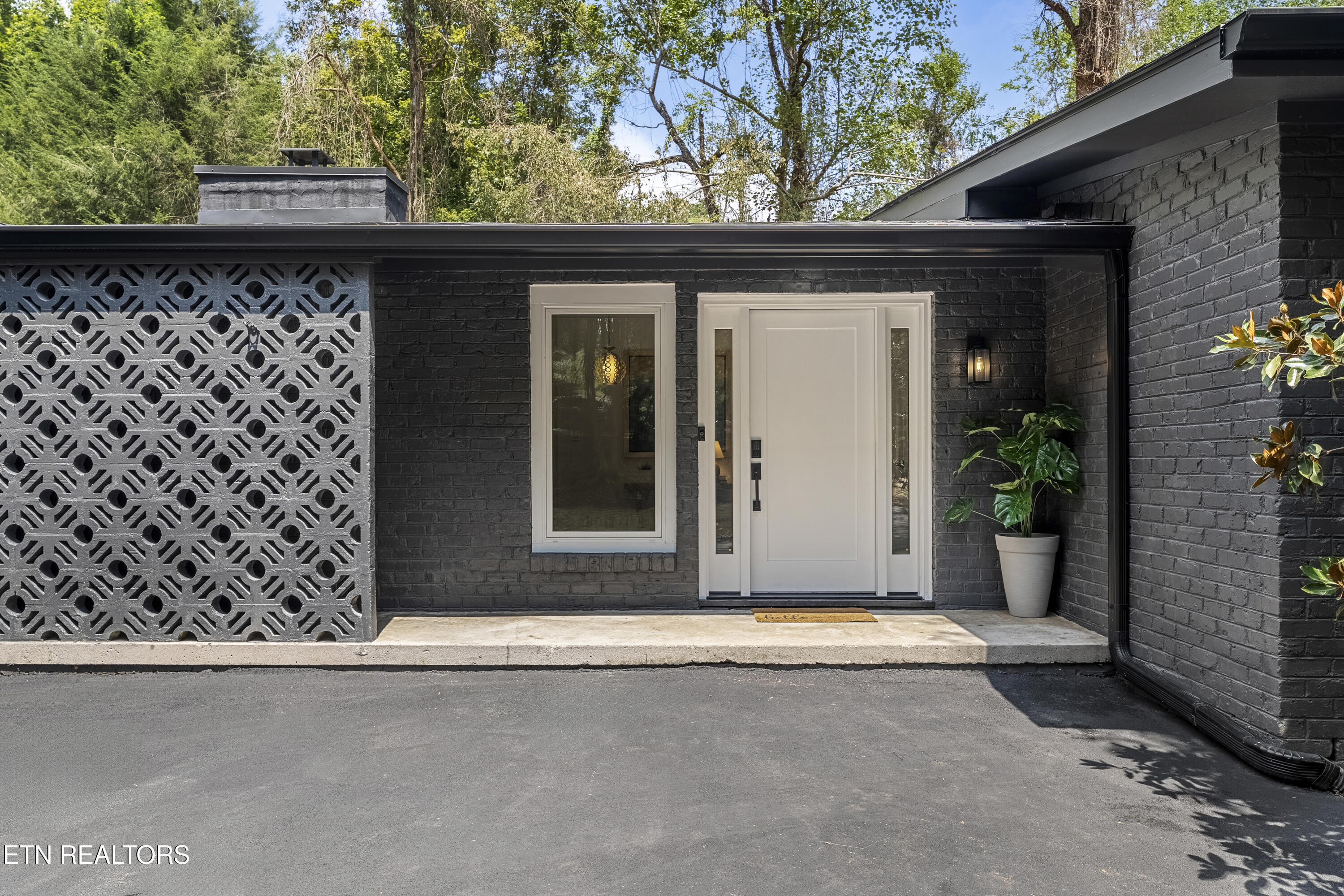 5409 SW Mockingbird Drive