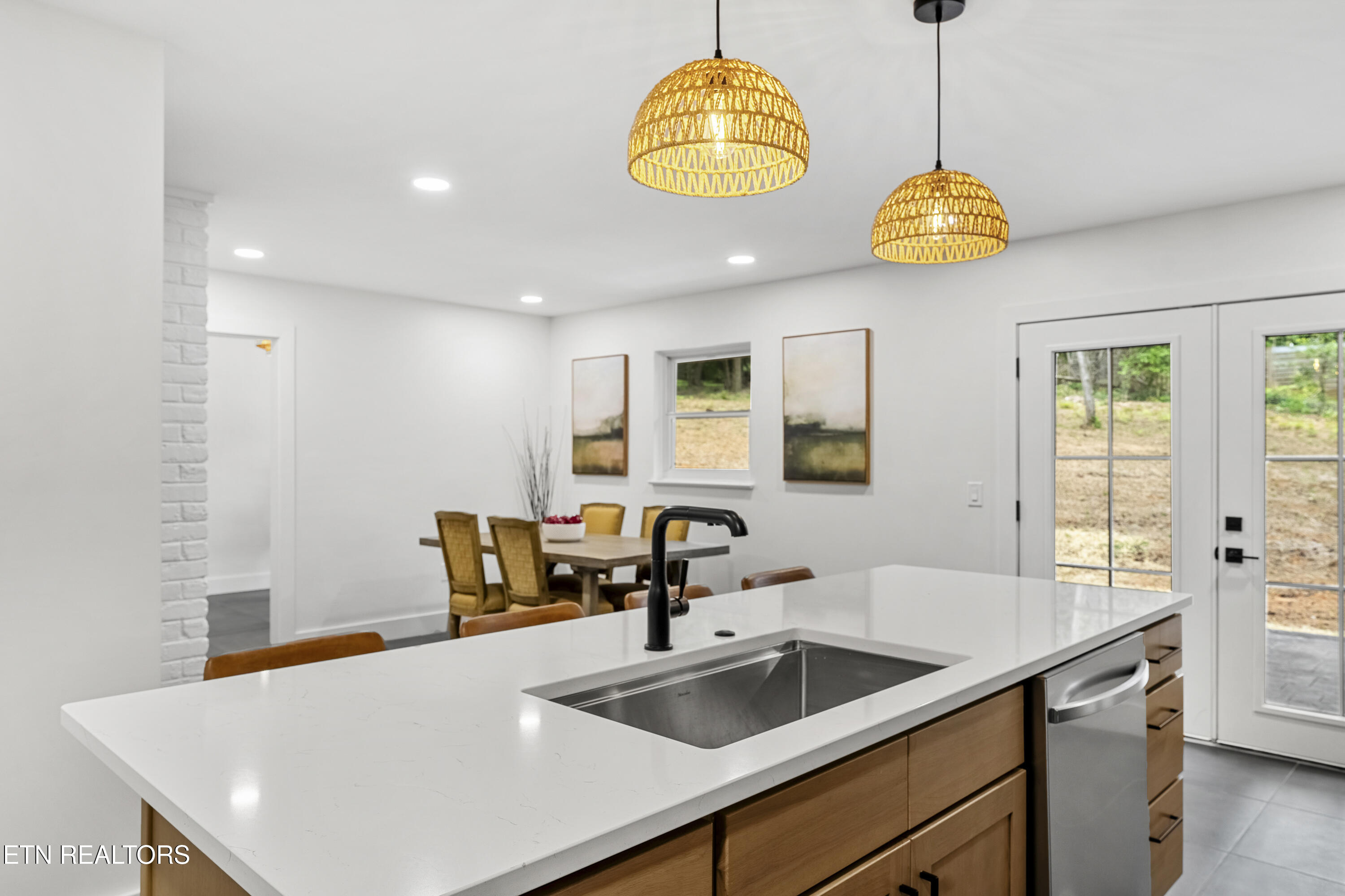 5409 SW Mockingbird Drive