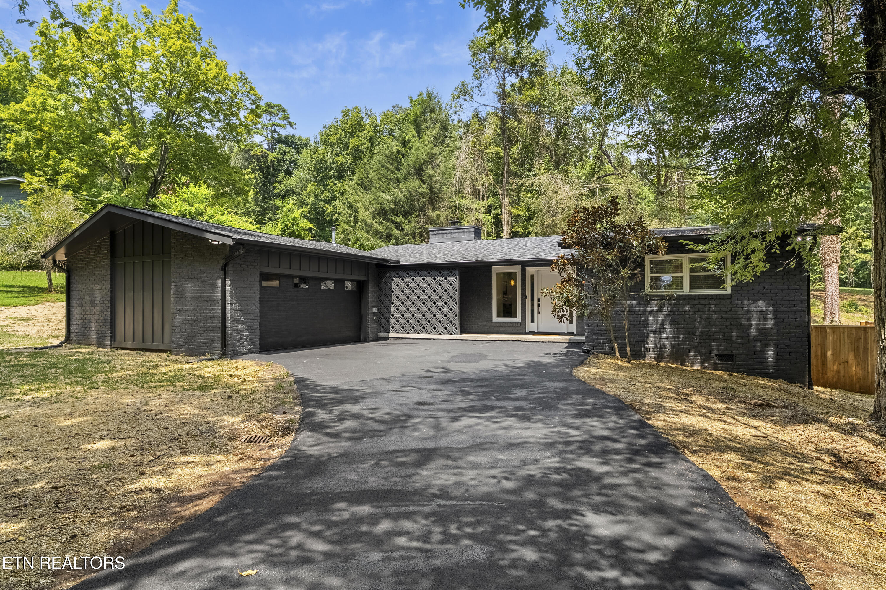 5409 SW Mockingbird Drive