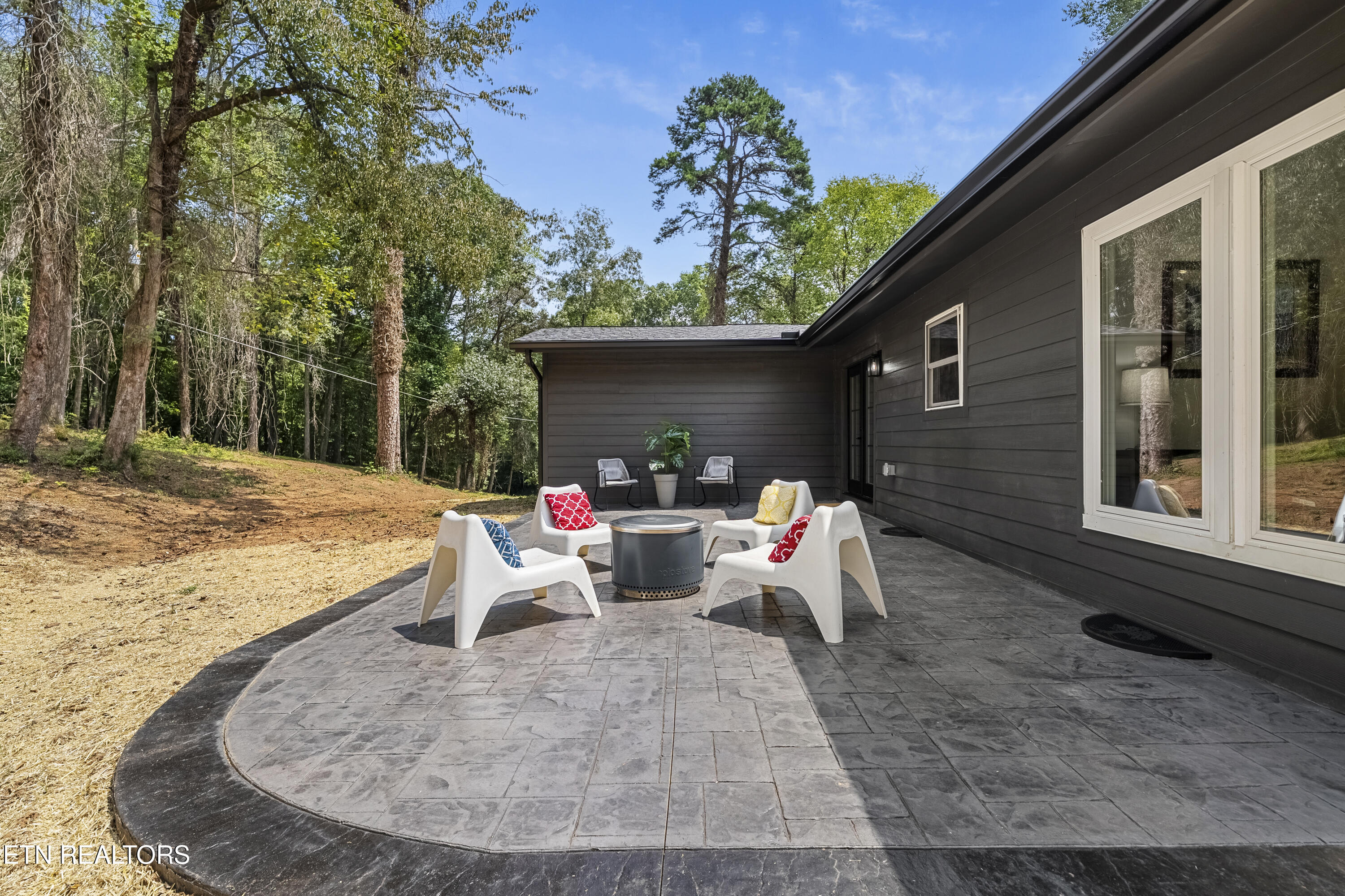 5409 SW Mockingbird Drive