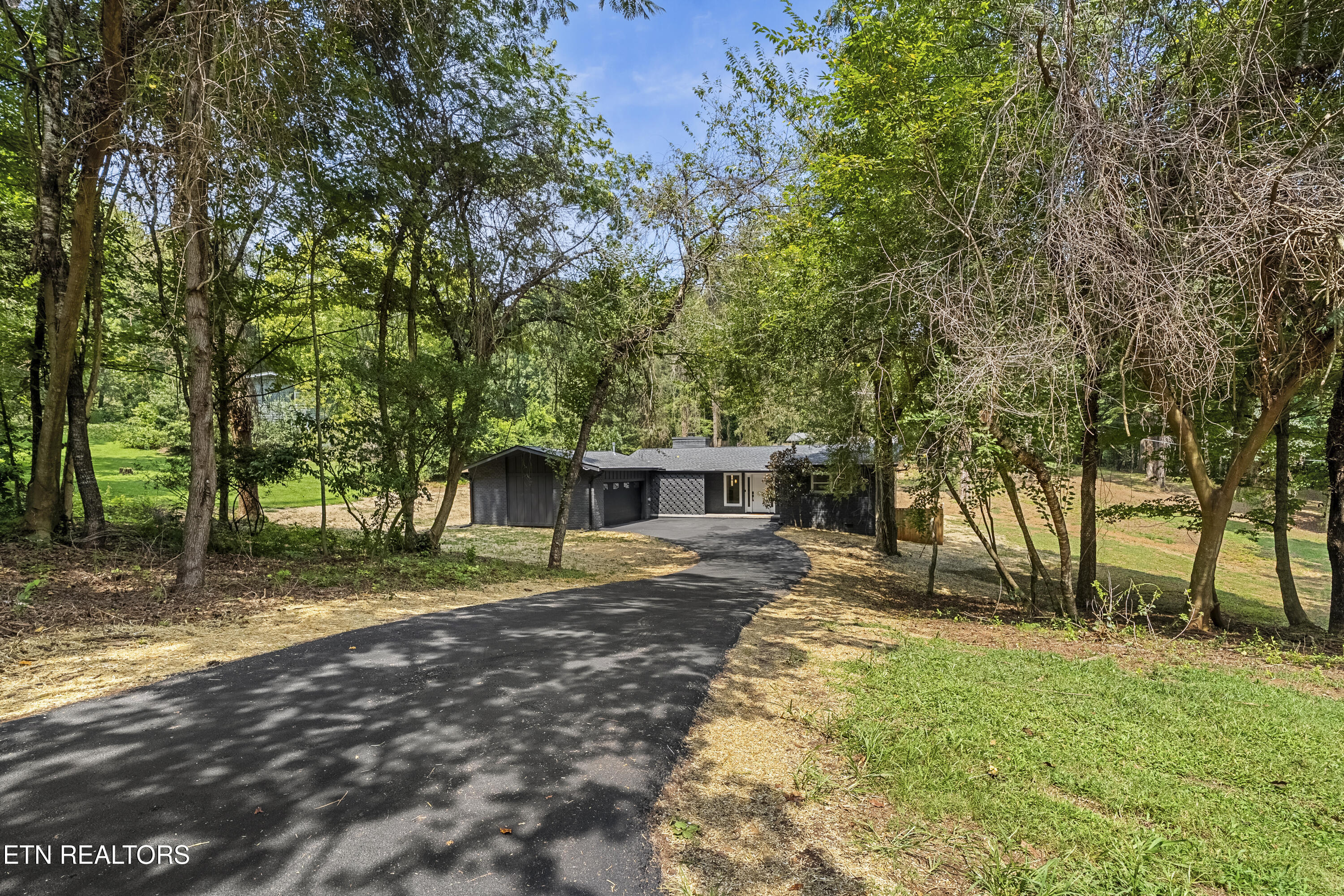 5409 SW Mockingbird Drive
