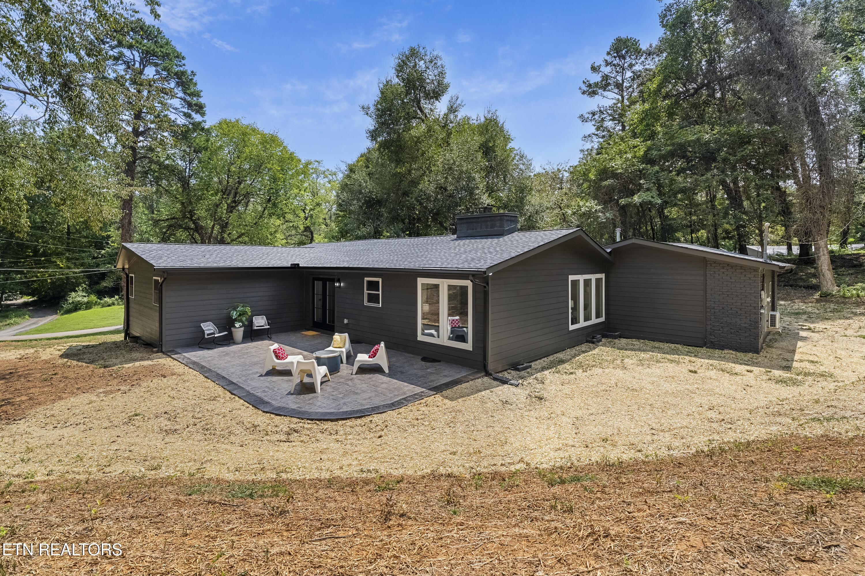 5409 SW Mockingbird Drive