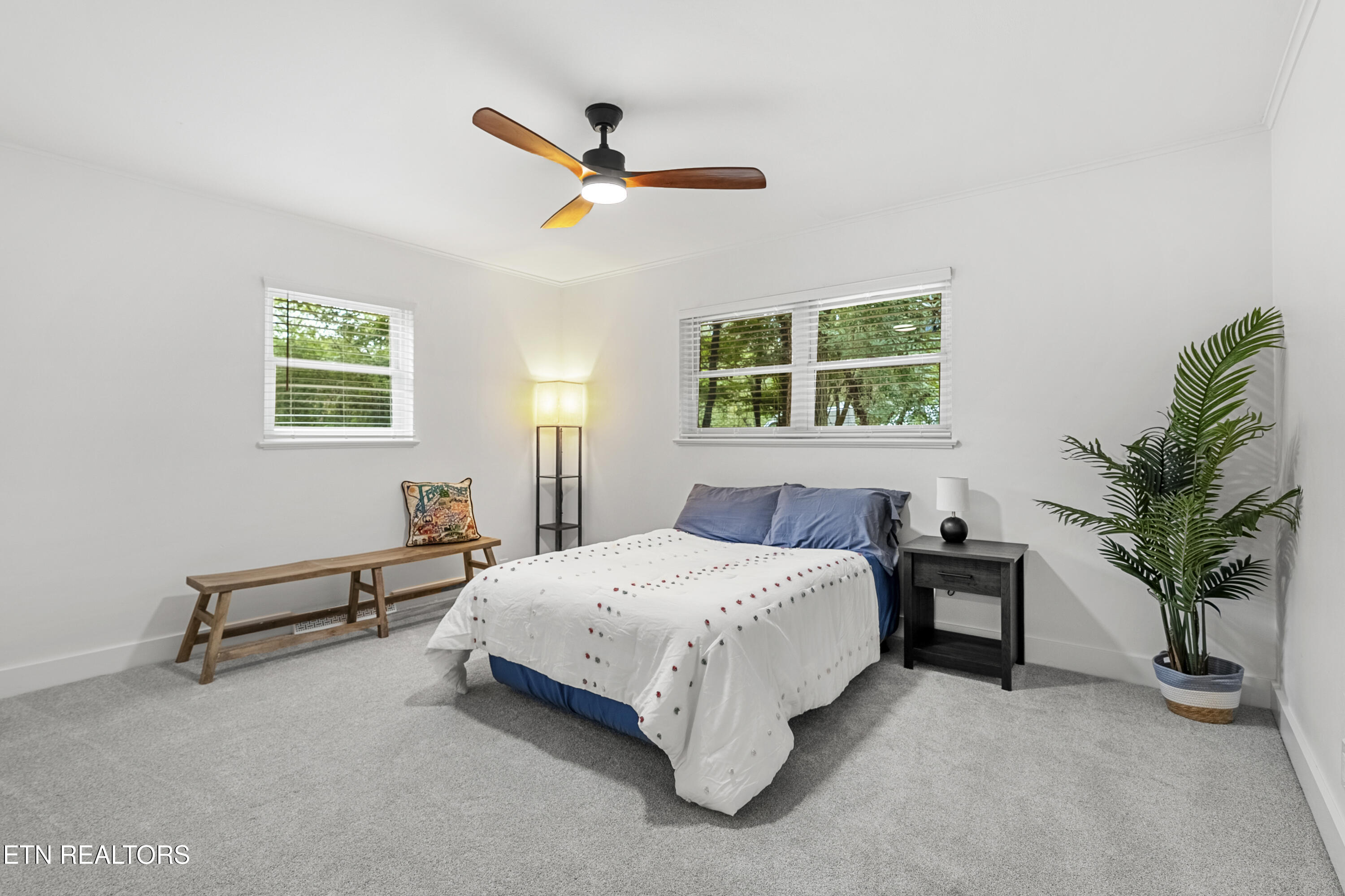 5409 SW Mockingbird Drive