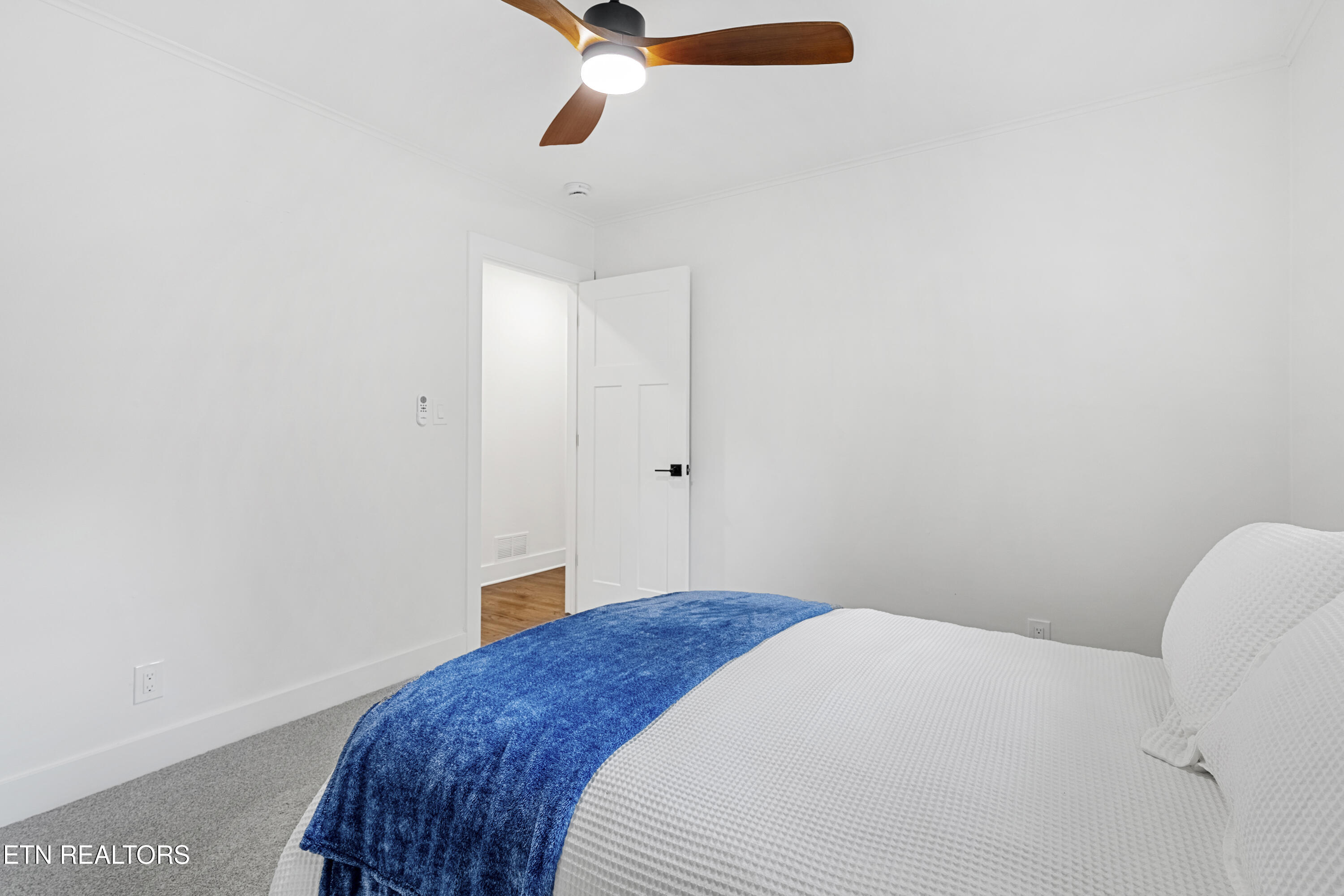 5409 SW Mockingbird Drive