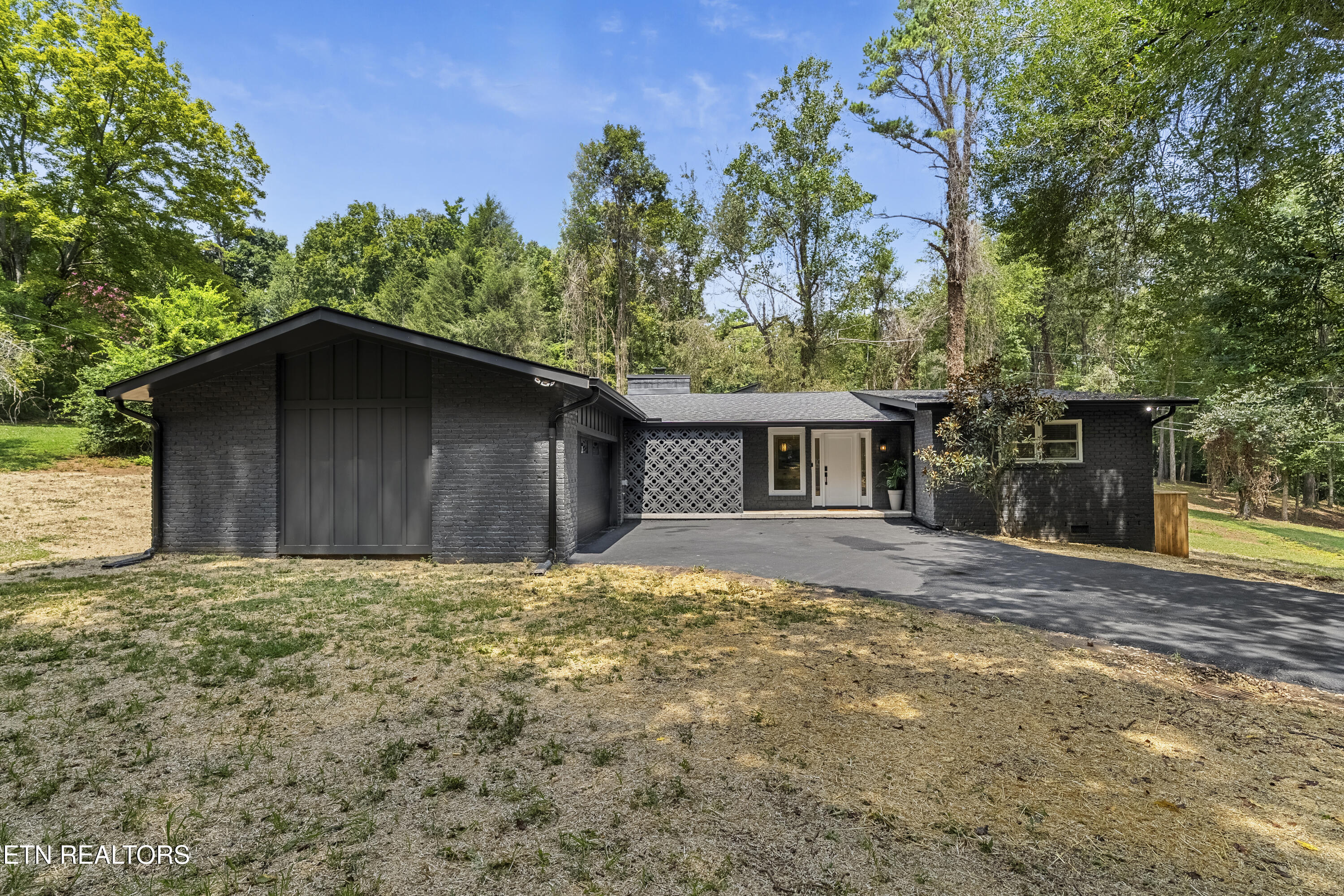 5409 SW Mockingbird Drive