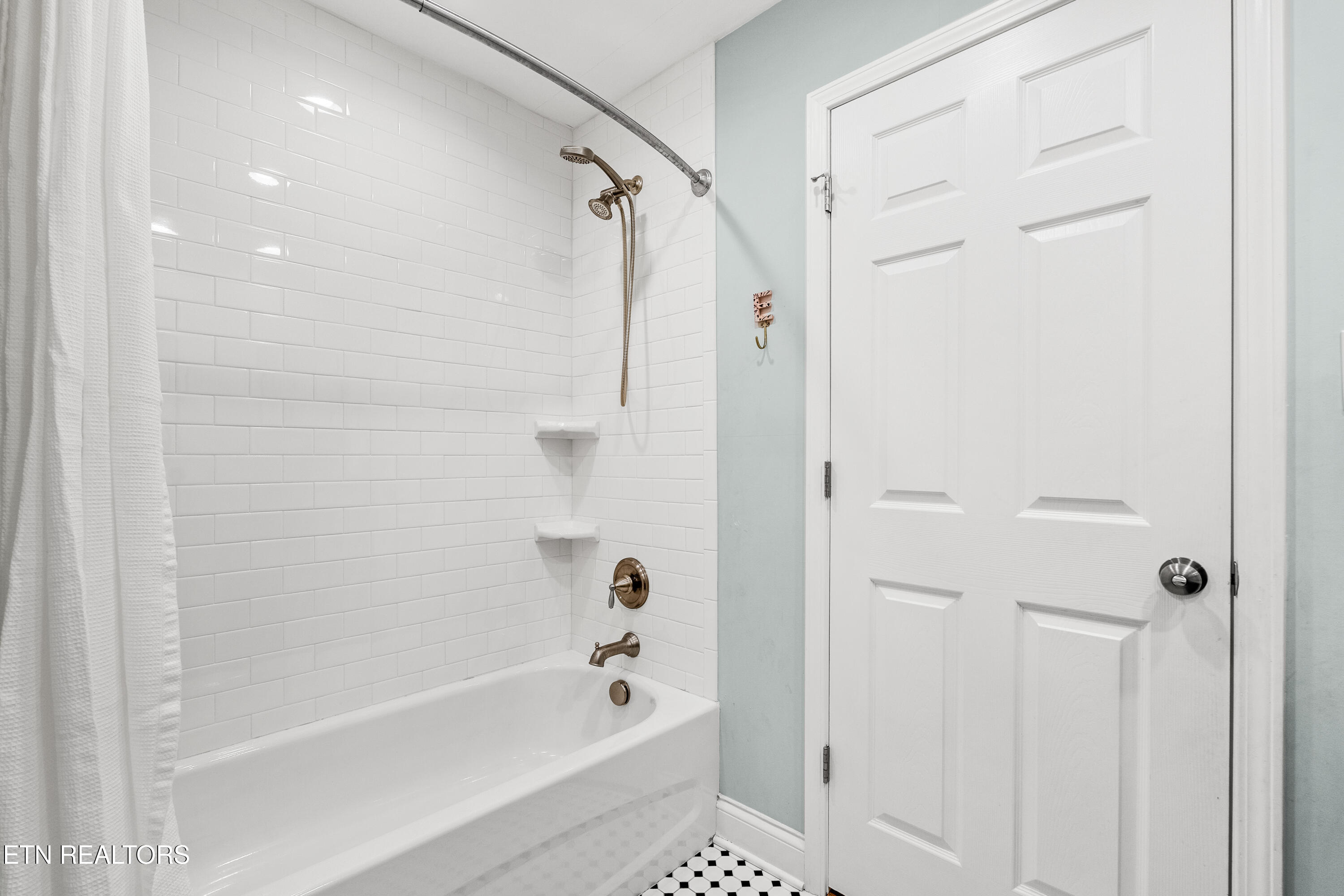 1304 Edinburgh Place