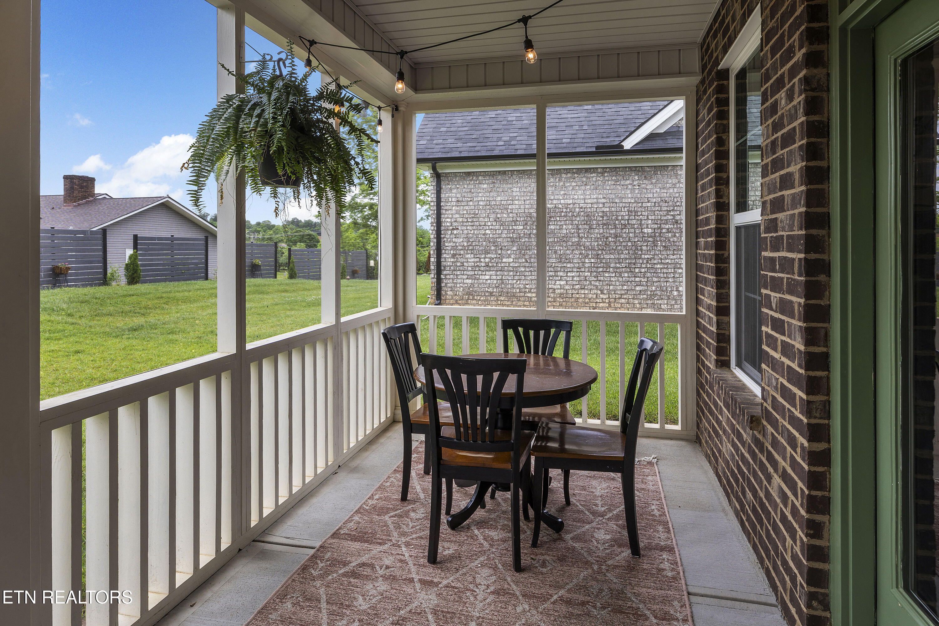 1612 Sugarfield Lane