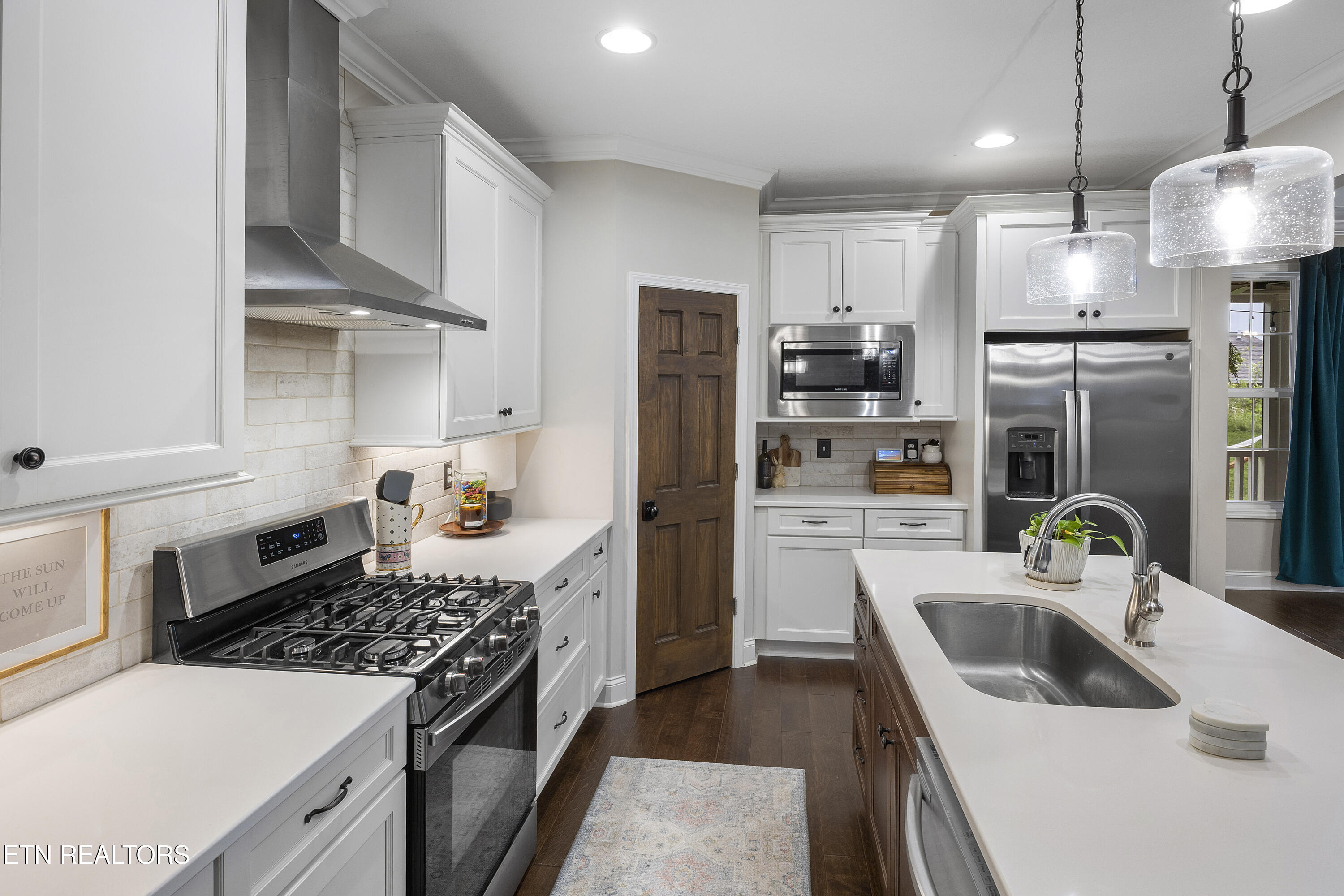 1612 Sugarfield Lane