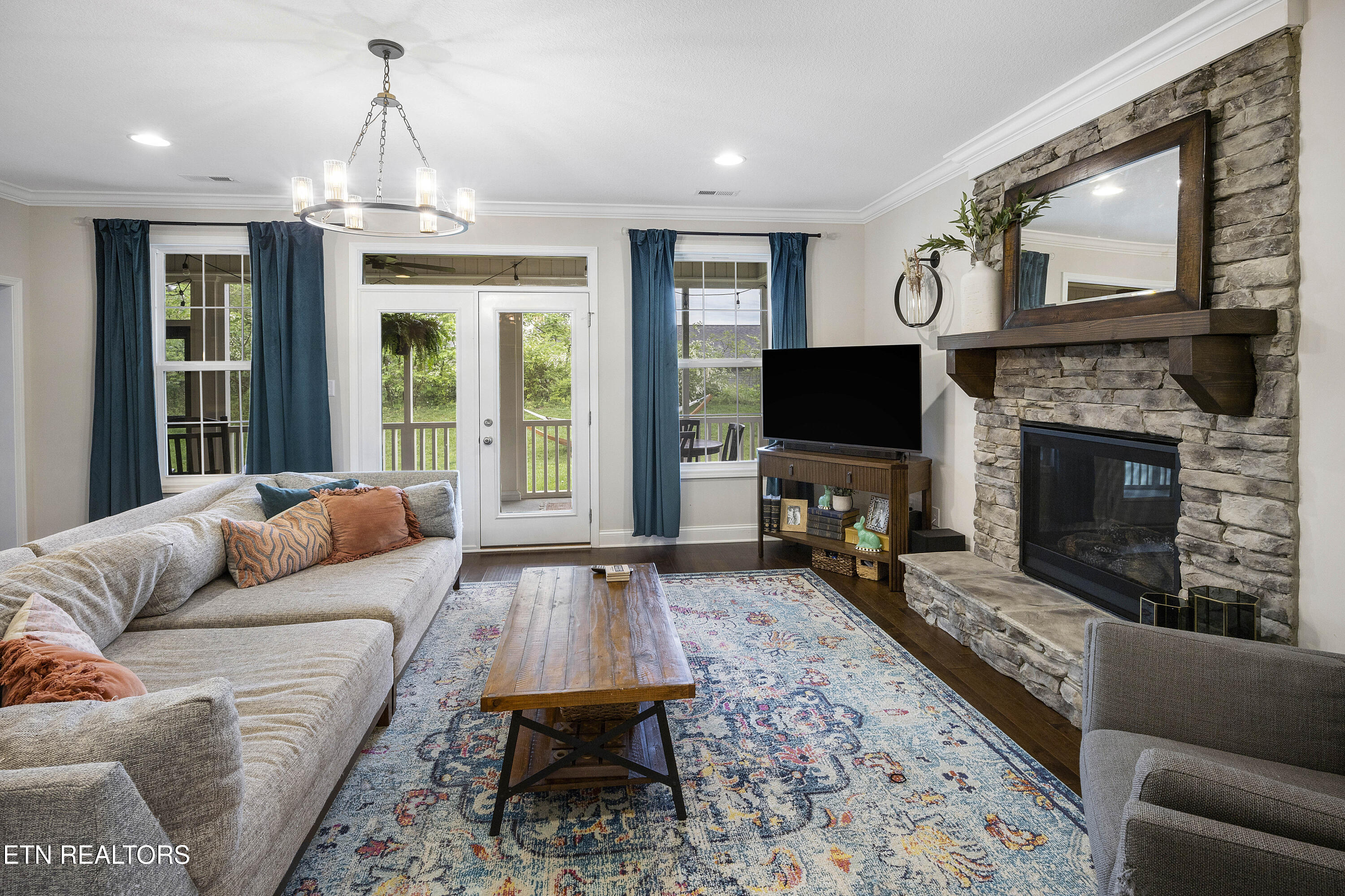 1612 Sugarfield Lane