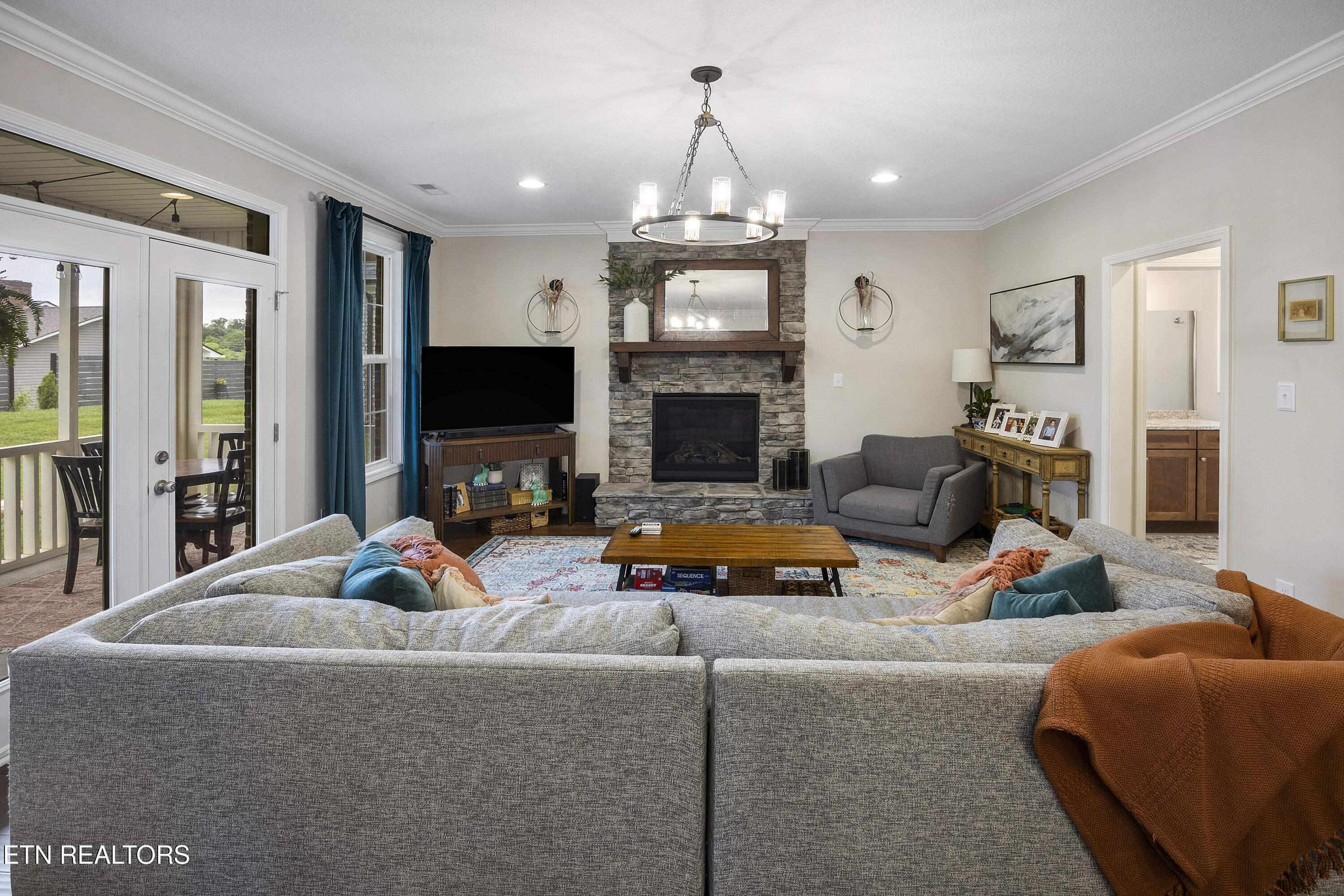 1612 Sugarfield Lane