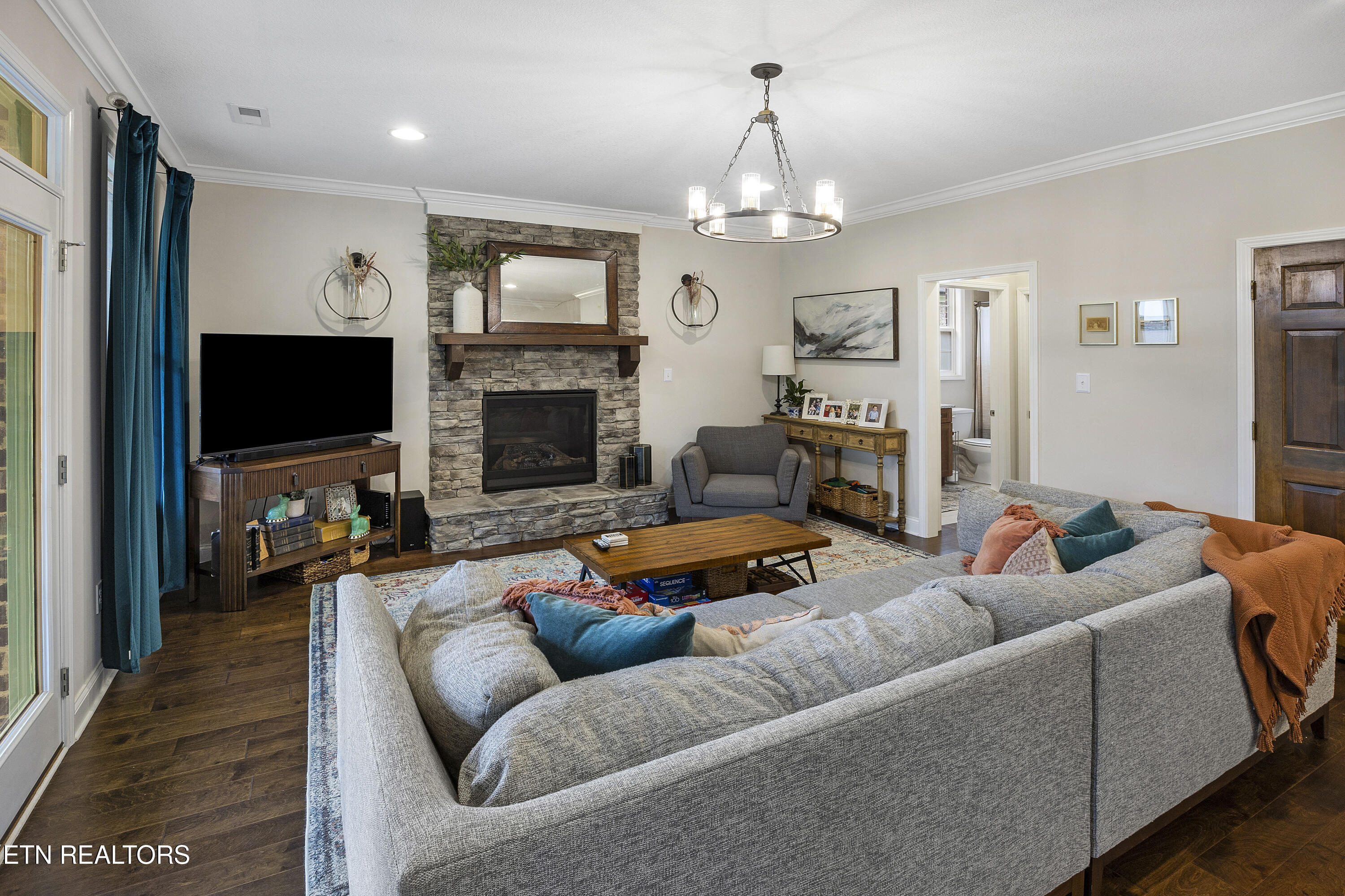 1612 Sugarfield Lane