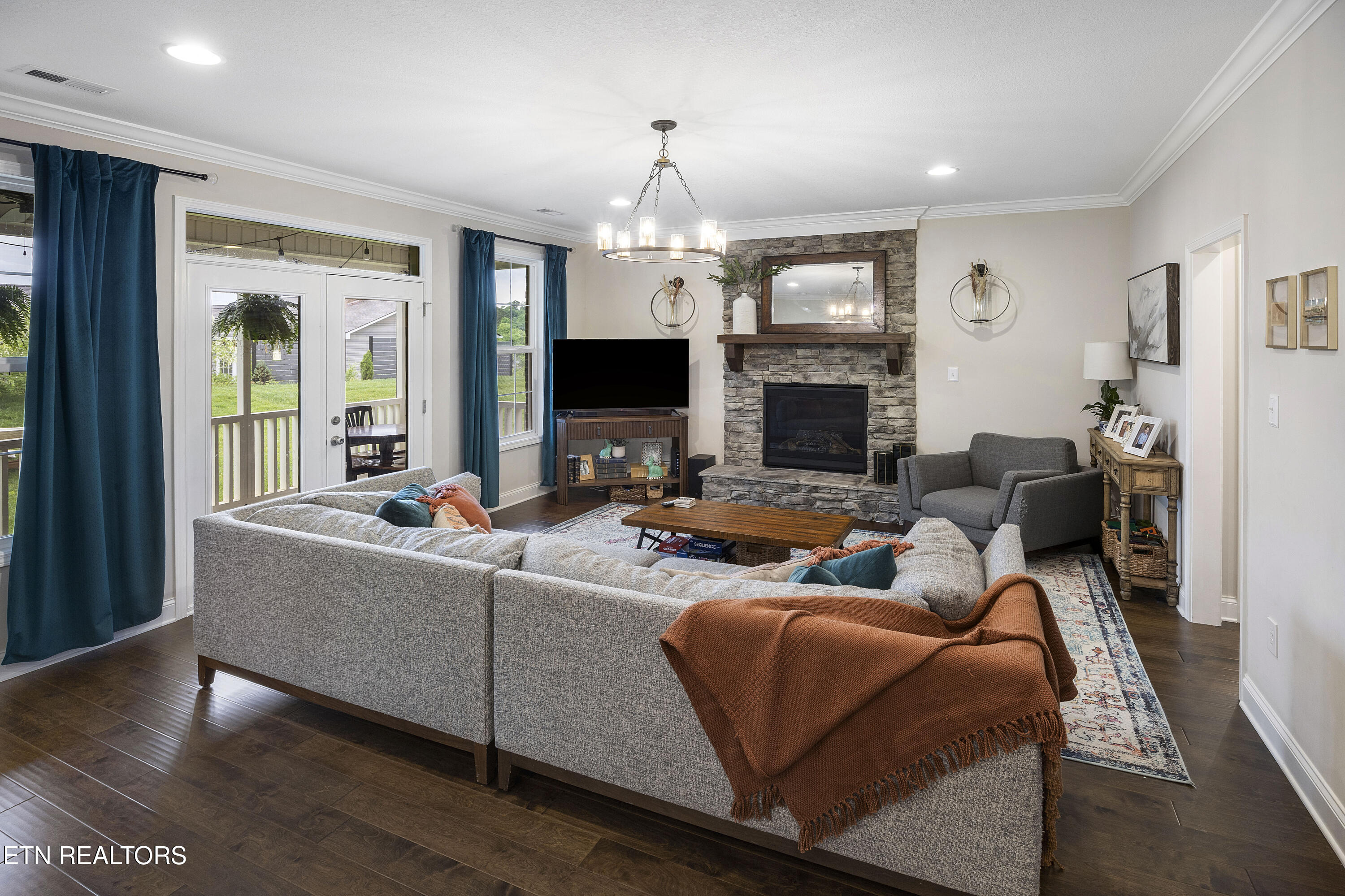 1612 Sugarfield Lane