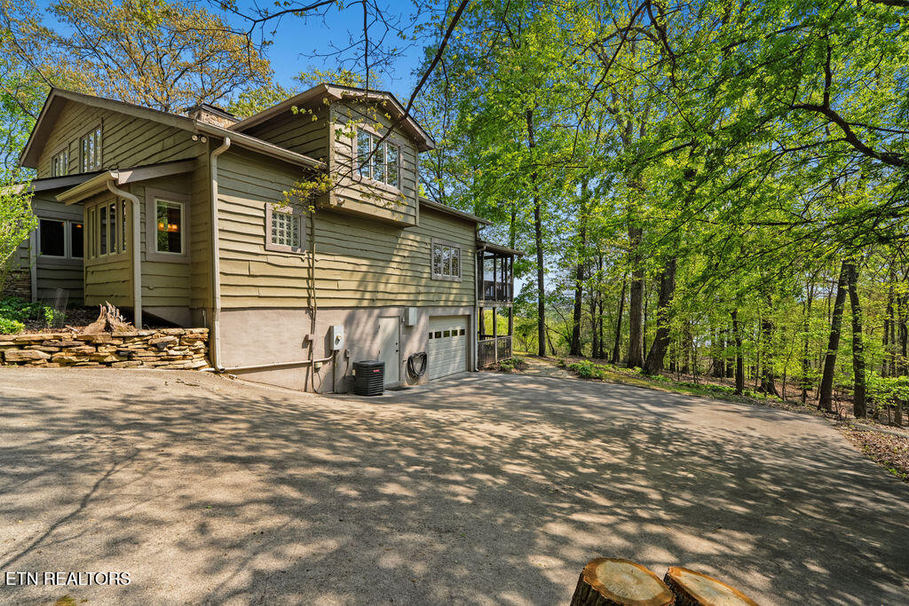 2232 Lakefront Drive