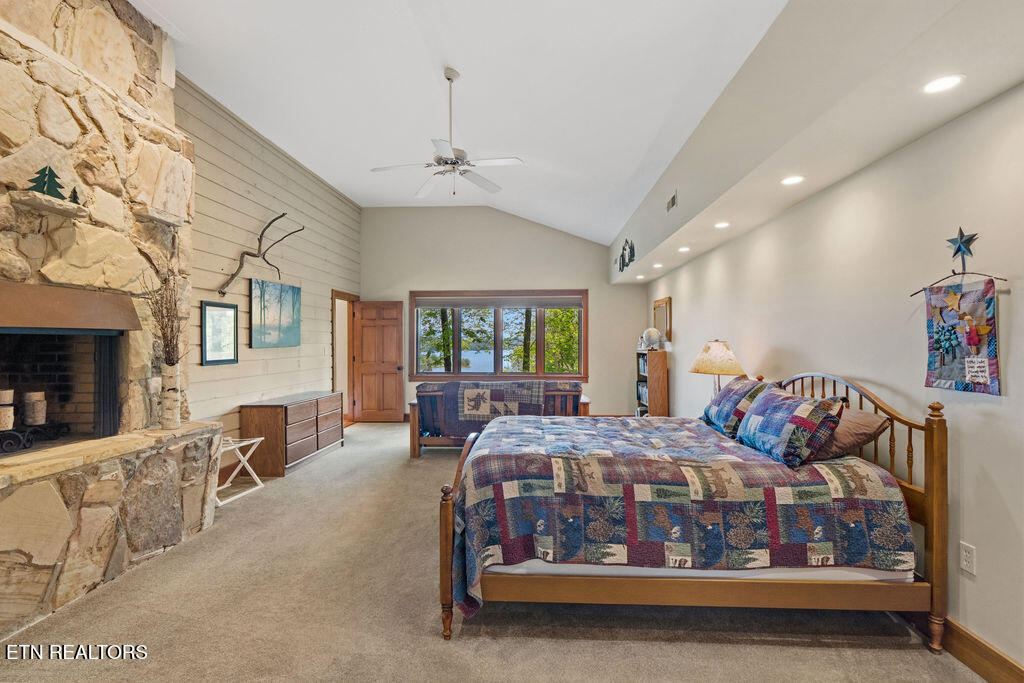 2232 Lakefront Drive