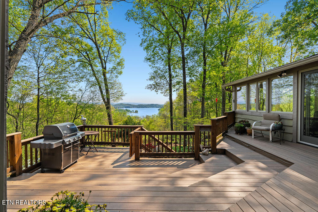 2232 Lakefront Drive