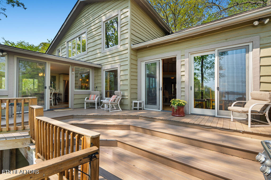 2232 Lakefront Drive
