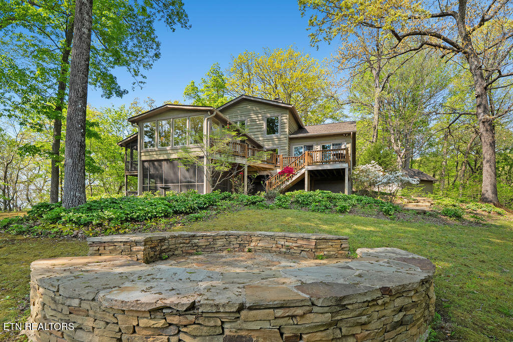 2232 Lakefront Drive