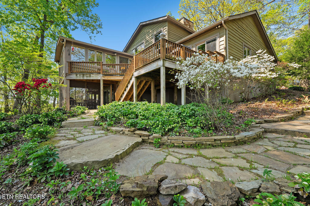 2232 Lakefront Drive
