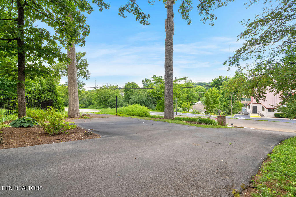 4713 Lyons View Pike