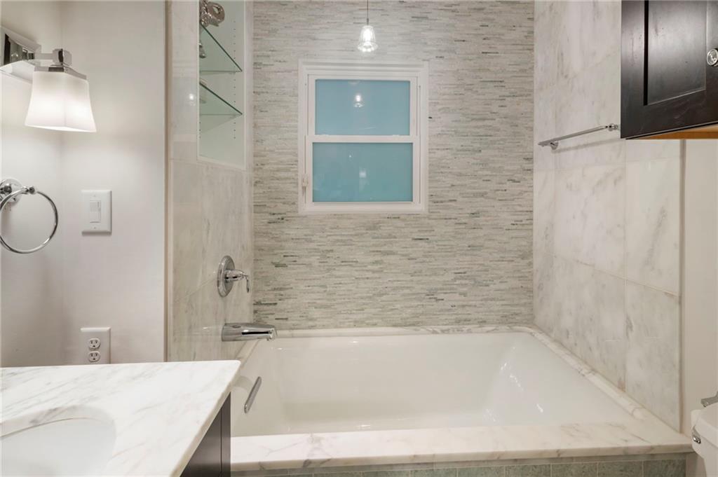 790 Highland Terrace NE