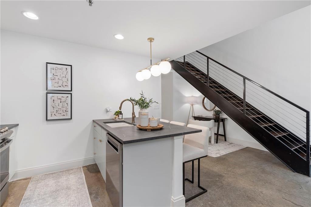 905 Juniper Street NE Unit 116
