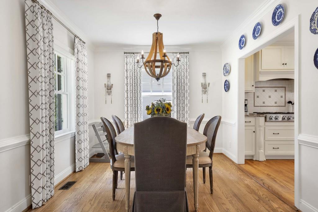 225 Midvale Drive NE