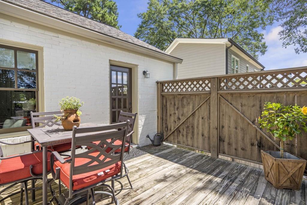 225 Midvale Drive NE