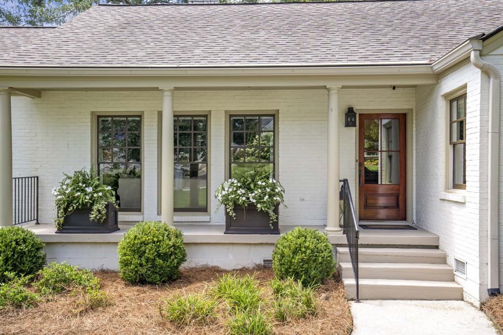 225 Midvale Drive NE