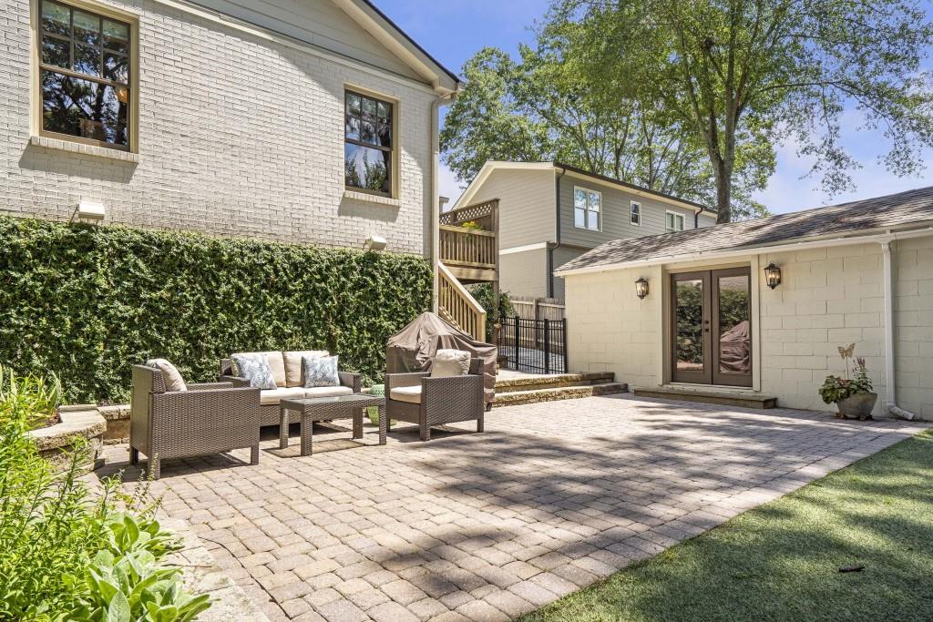 225 Midvale Drive NE