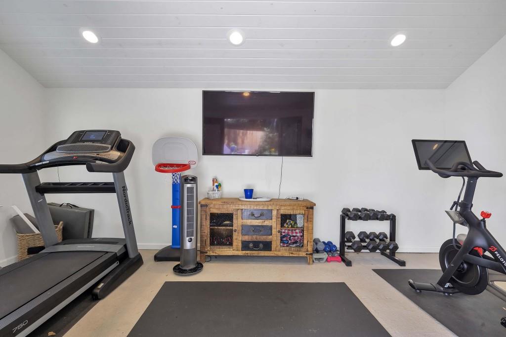 225 Midvale Drive NE