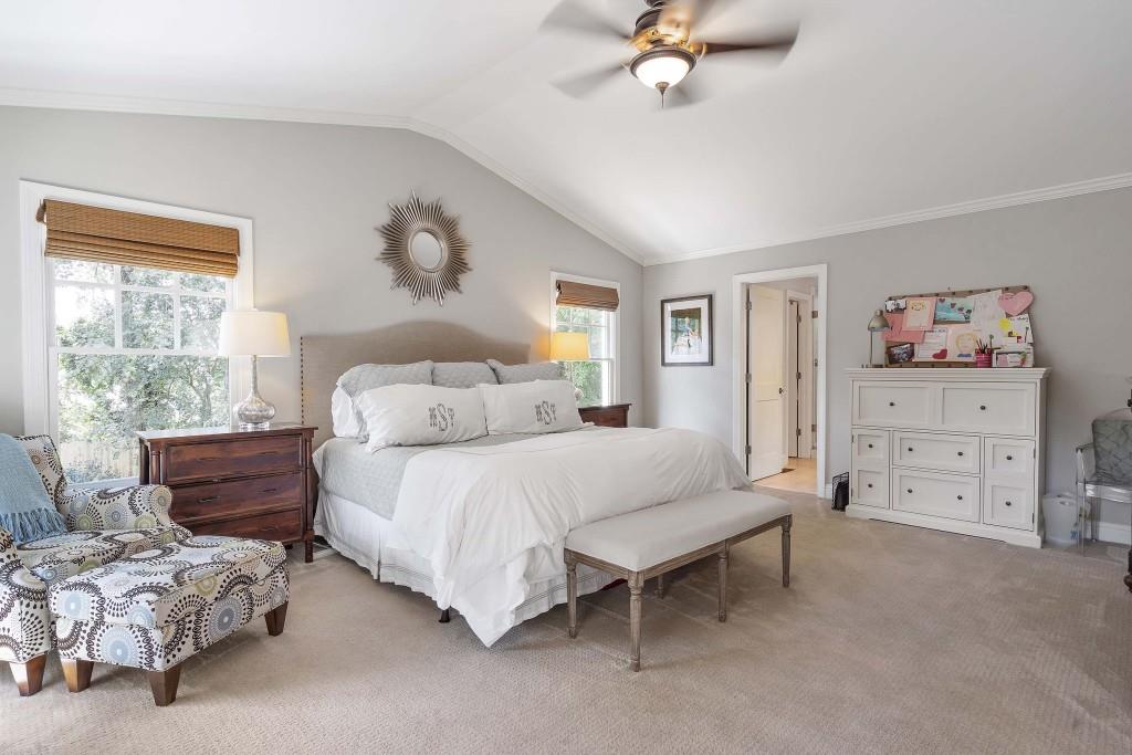 225 Midvale Drive NE