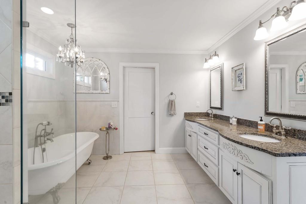 225 Midvale Drive NE