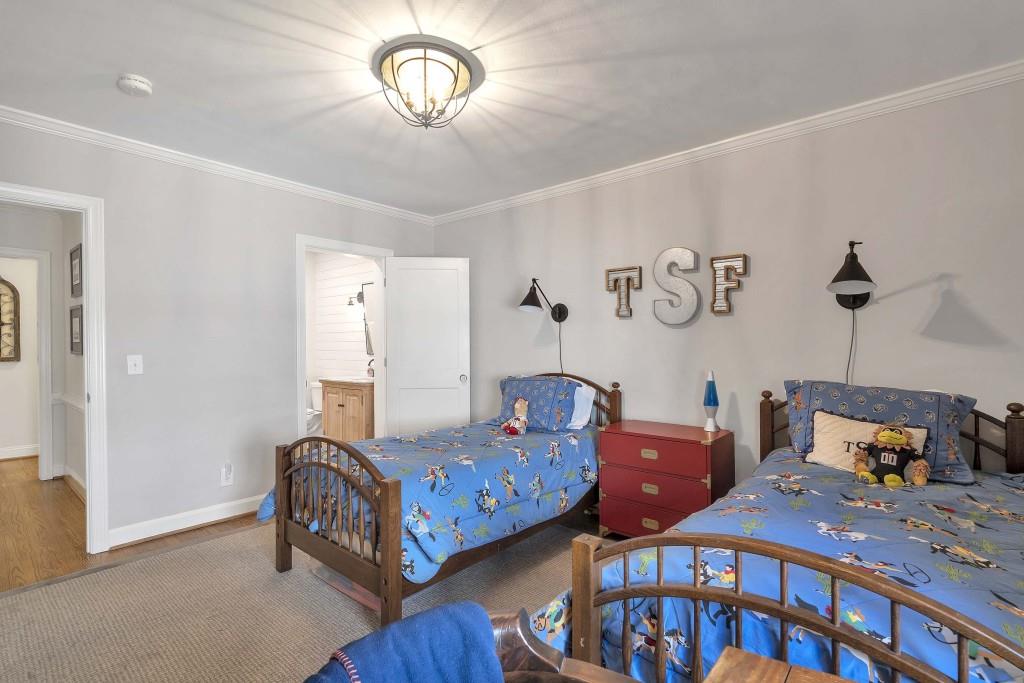 225 Midvale Drive NE