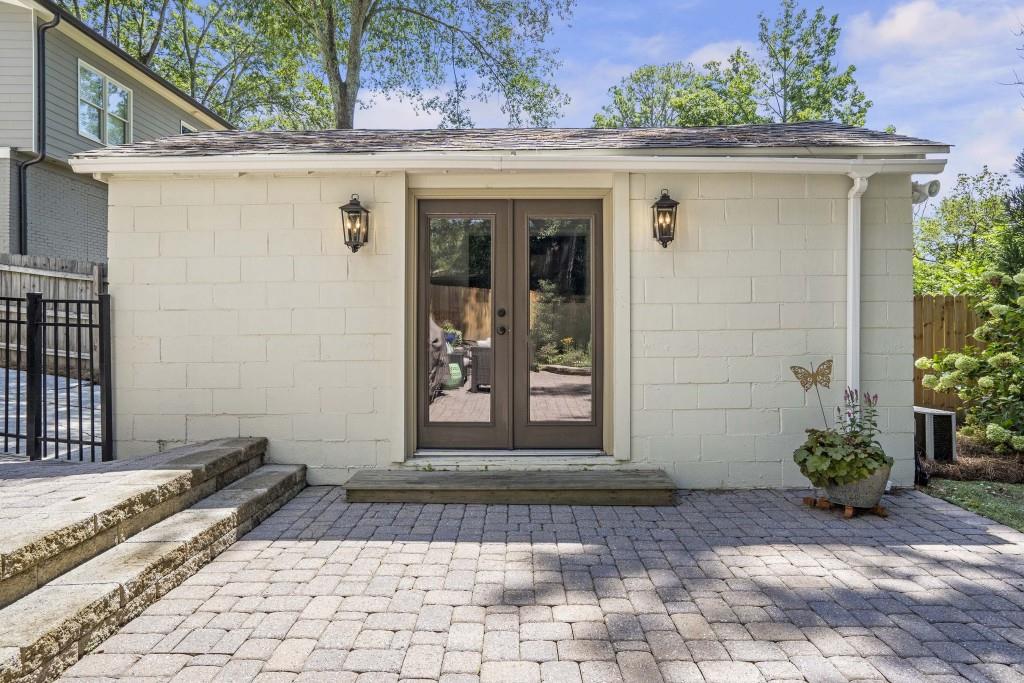 225 Midvale Drive NE