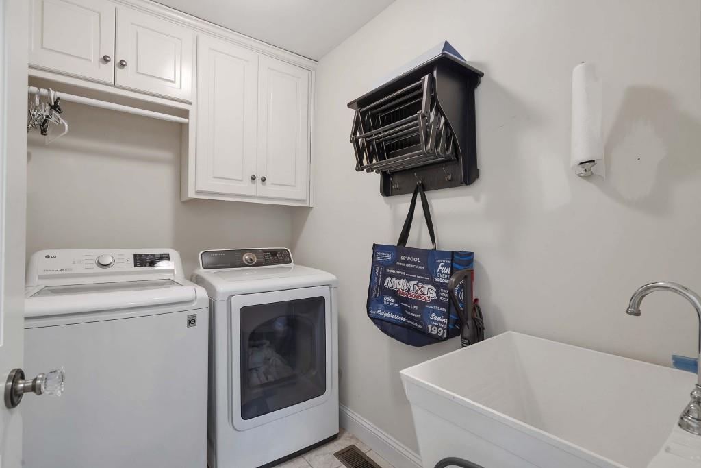 225 Midvale Drive NE