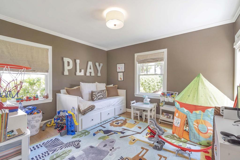 225 Midvale Drive NE