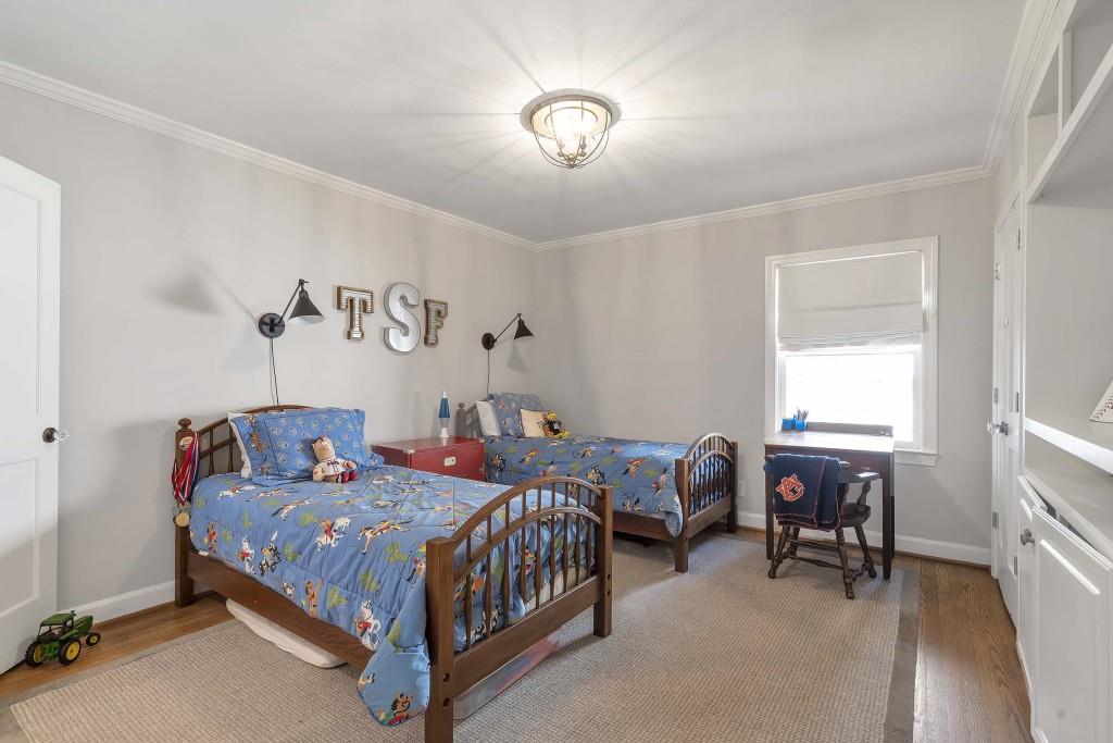 225 Midvale Drive NE