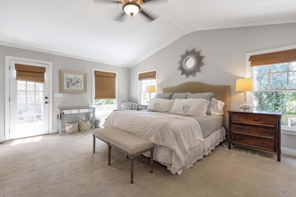 225 Midvale Drive NE