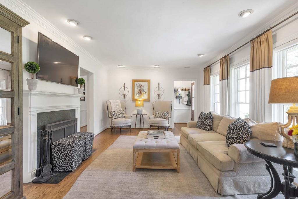 225 Midvale Drive NE