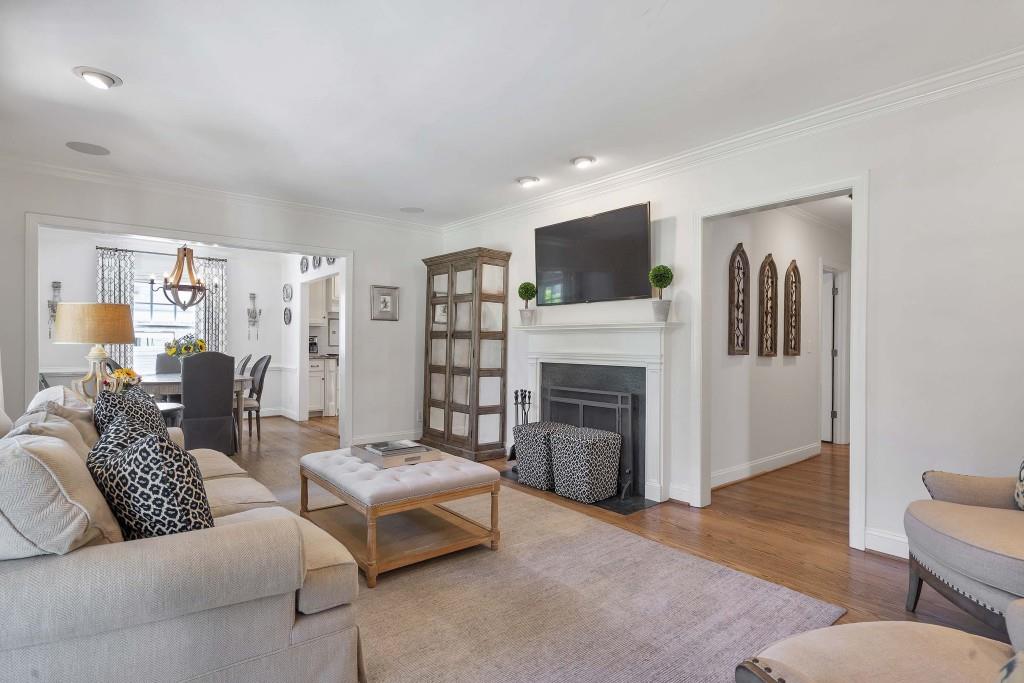 225 Midvale Drive NE