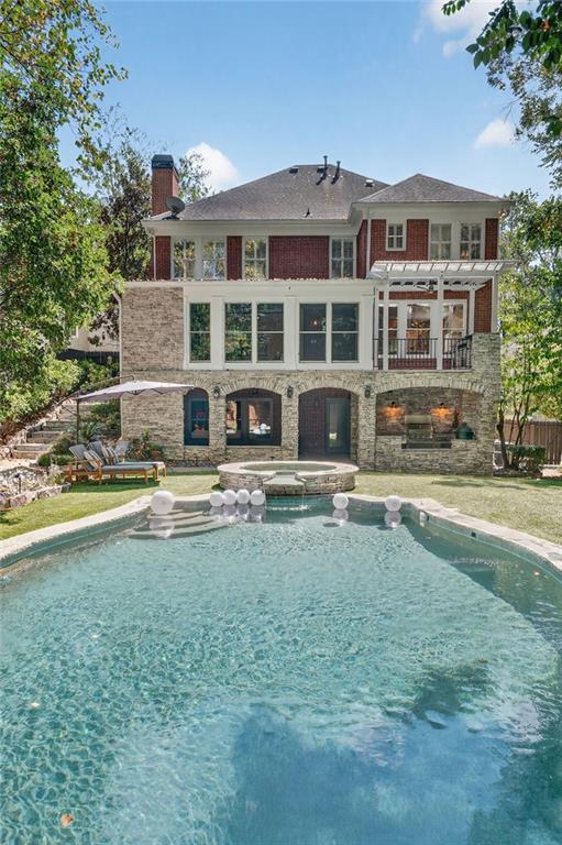 696 Greystone Park NE