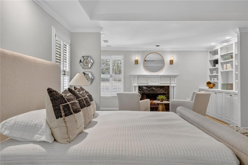 696 Greystone Park NE