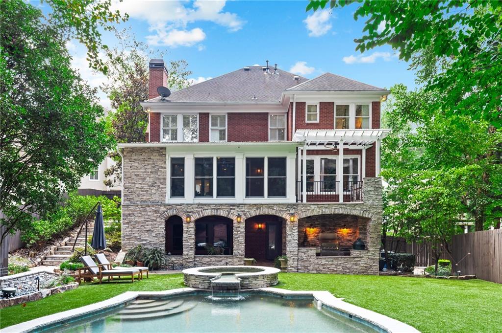 696 Greystone Park NE