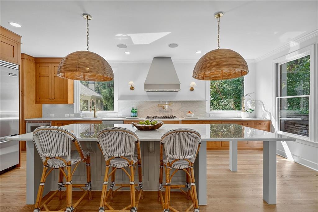 696 Greystone Park NE