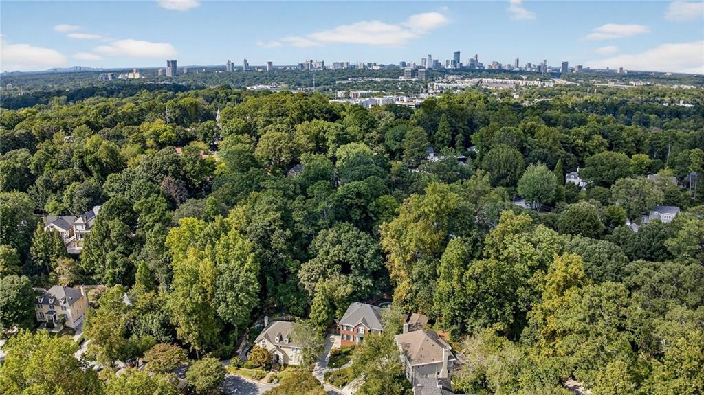 696 Greystone Park NE