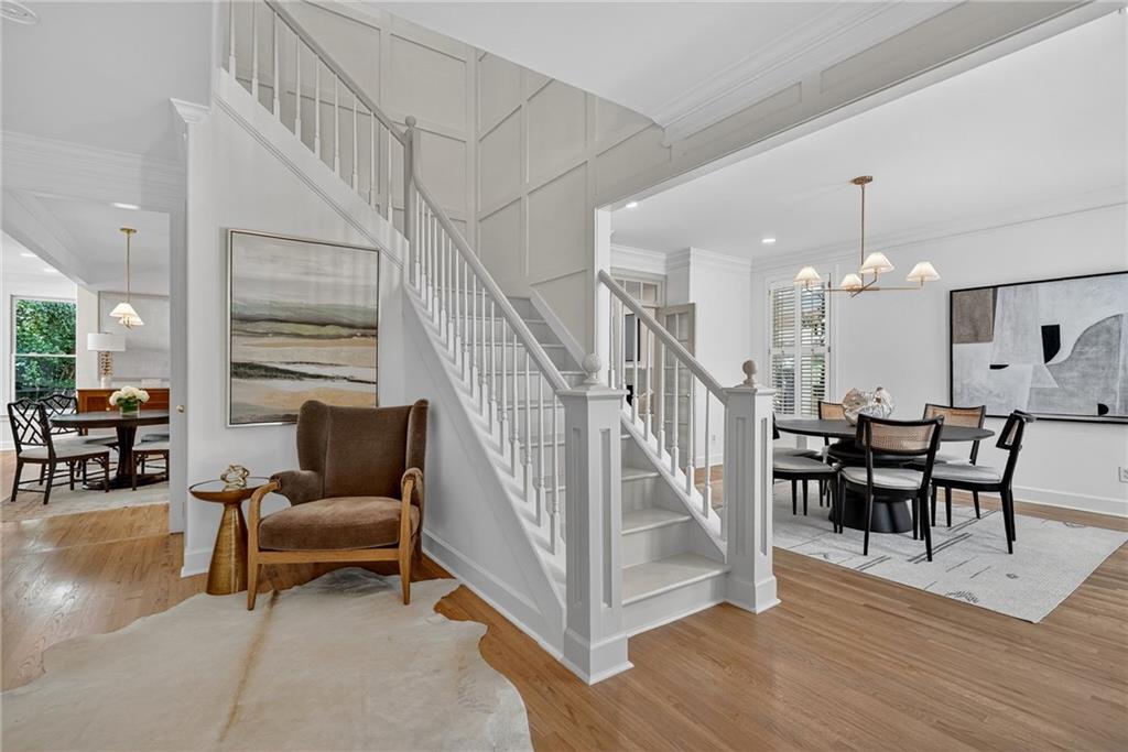 696 Greystone Park NE