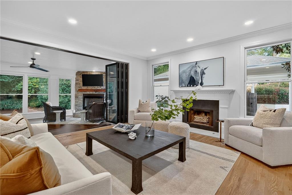 696 Greystone Park NE