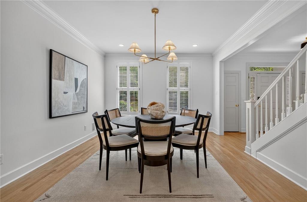 696 Greystone Park NE